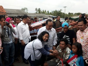 Dirut Bank BTN Maryono ketika mendampingi Menteri BUMN Rini Mariani Soemarno di Indramayu | Foto: Eksplorasi.id