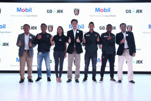 Acara peluncuran Mobil SuperBox dan program promosi Mobil Vaganza di Jakarta