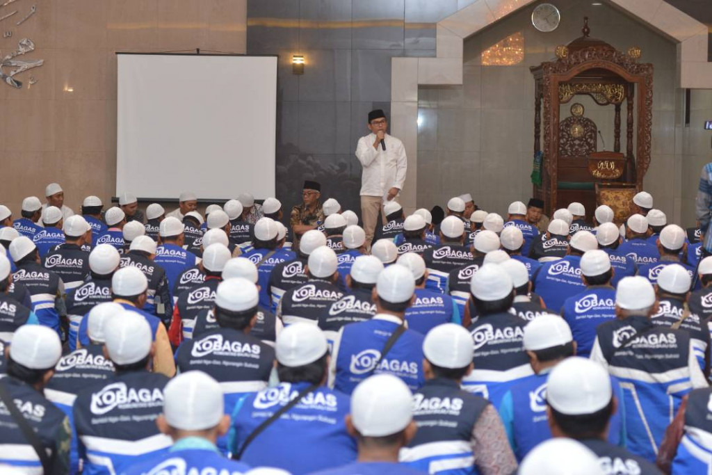 Direktur Komersial PGN Danny PradityaKomunitas Bajaj Gas (Kobagas) berbuka puasa bersama dengan 500 lebih perwakilan bajaj gas dari berbagai wilayah di DKI Jakarta.